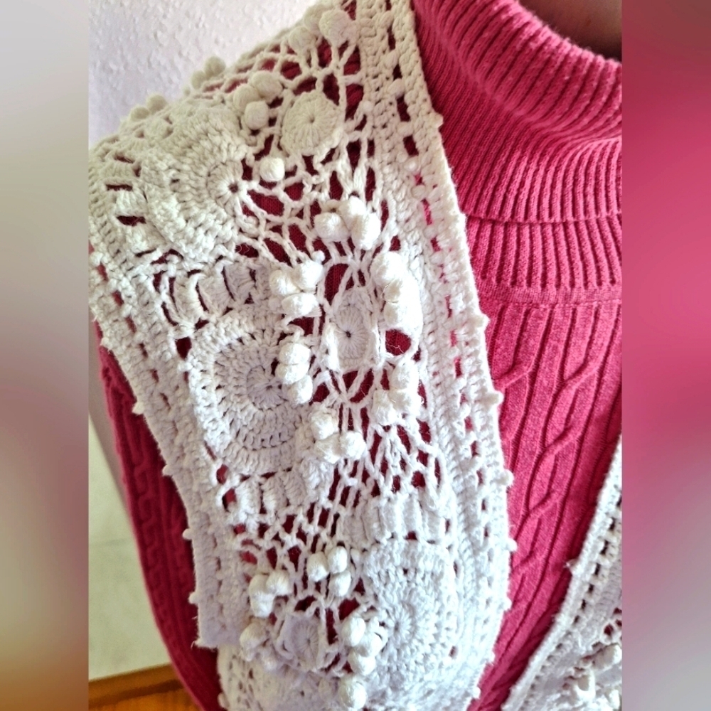 White Lace Popcorn Crochet Vest Women's - Picture 12 of 12